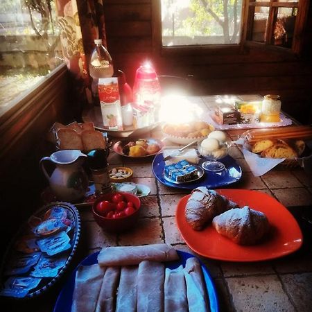 Casa Vacanze Le Pernici Николози Екстериор снимка