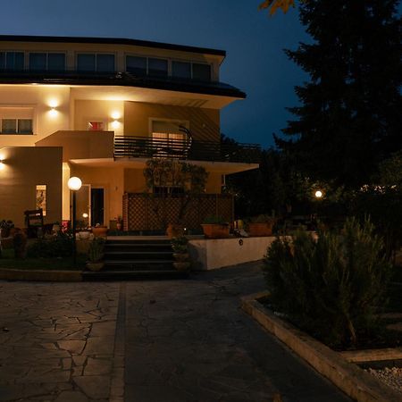 Casa Vacanze Le Pernici Николози Екстериор снимка