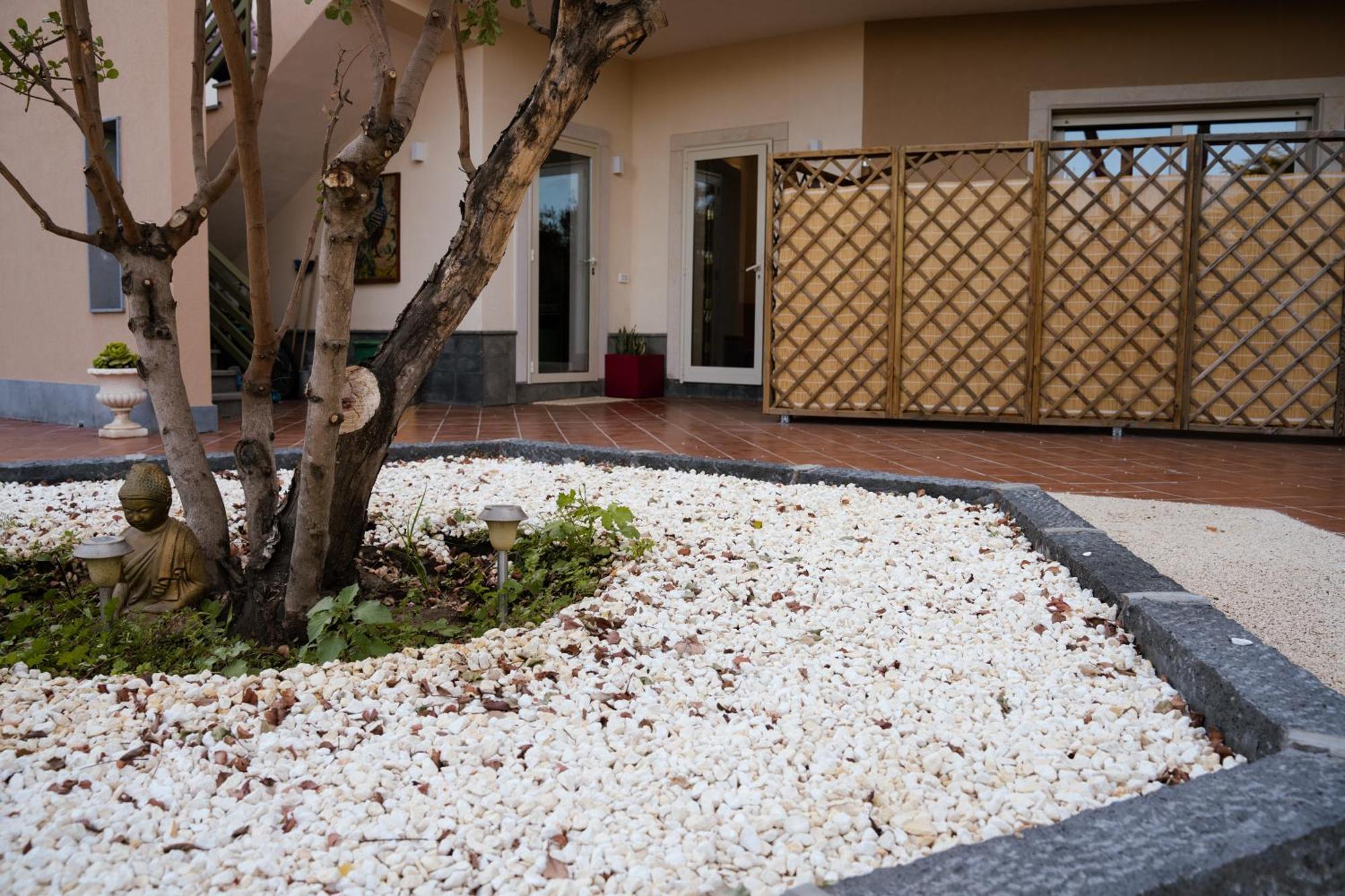 Casa Vacanze Le Pernici Николози Екстериор снимка